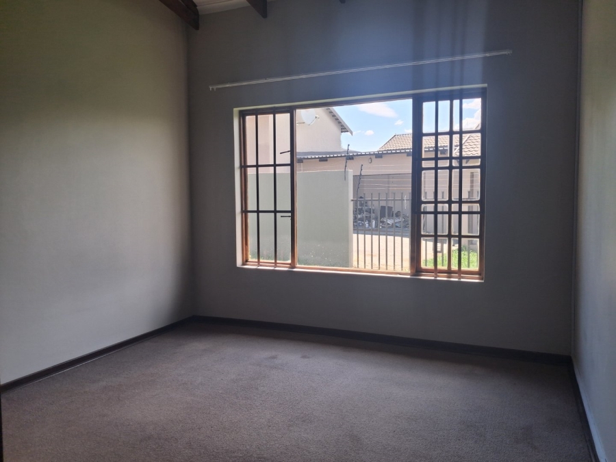 To Let 3 Bedroom Property for Rent in Hillside Free State